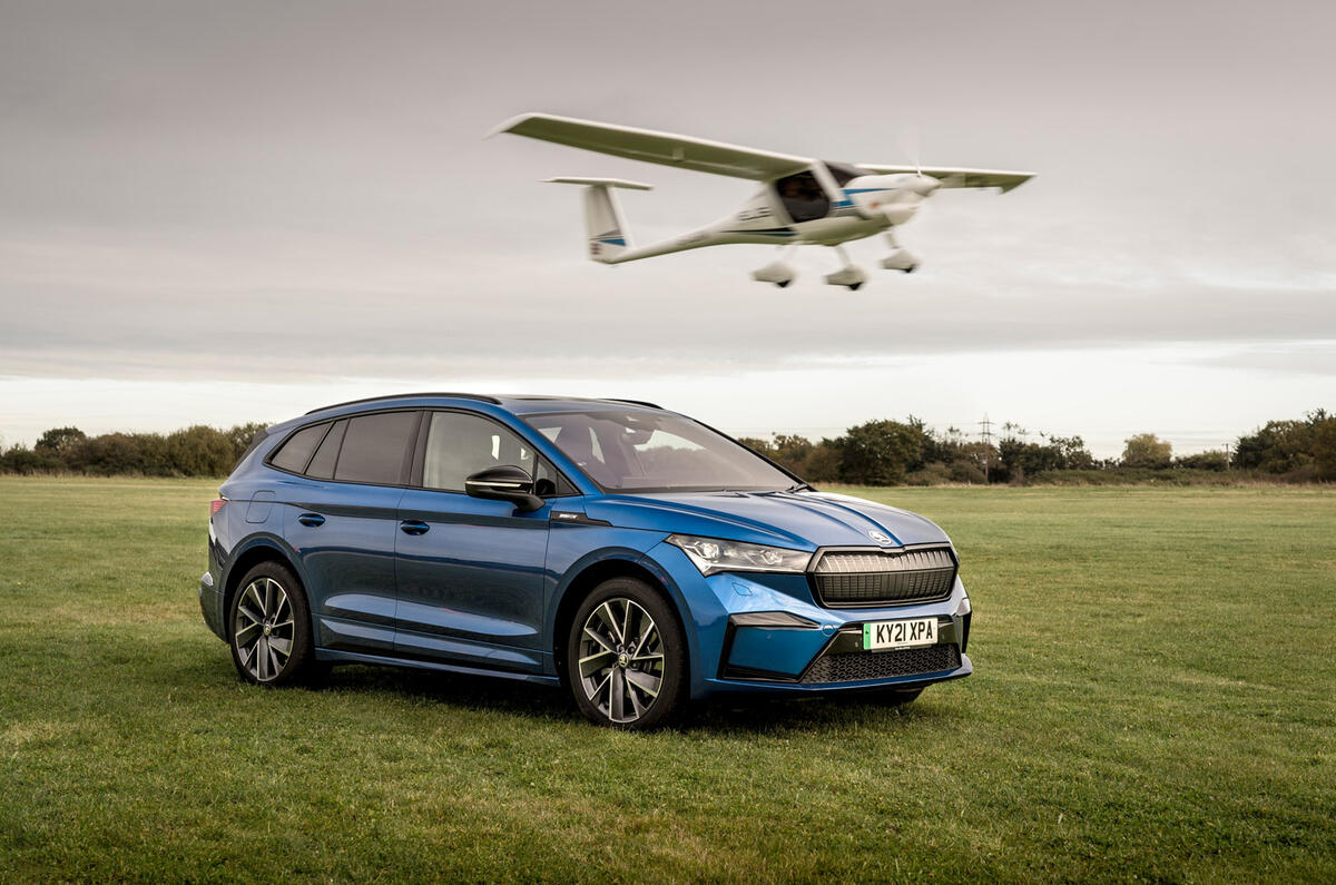 80 Skoda Enyaq vs electric plane 2022 flying 80 Skoda Enyaq vs electric plane 2022 flying