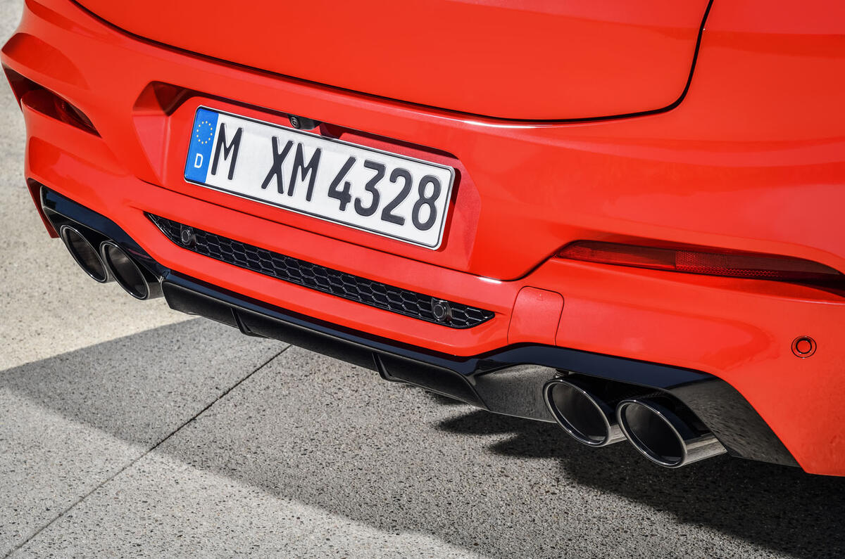 BMW X4M official press - exhausts