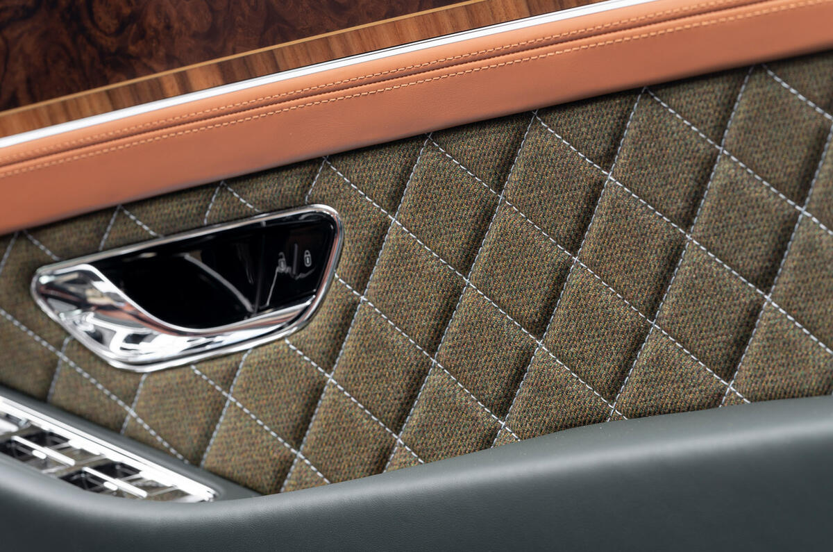 Bentley Mulliner Continental GT Convertible Equestrian Edition 2020 - door inlay Bentley Mulliner Continental GT Convertible Equestrian Edition 2020 - door inlay