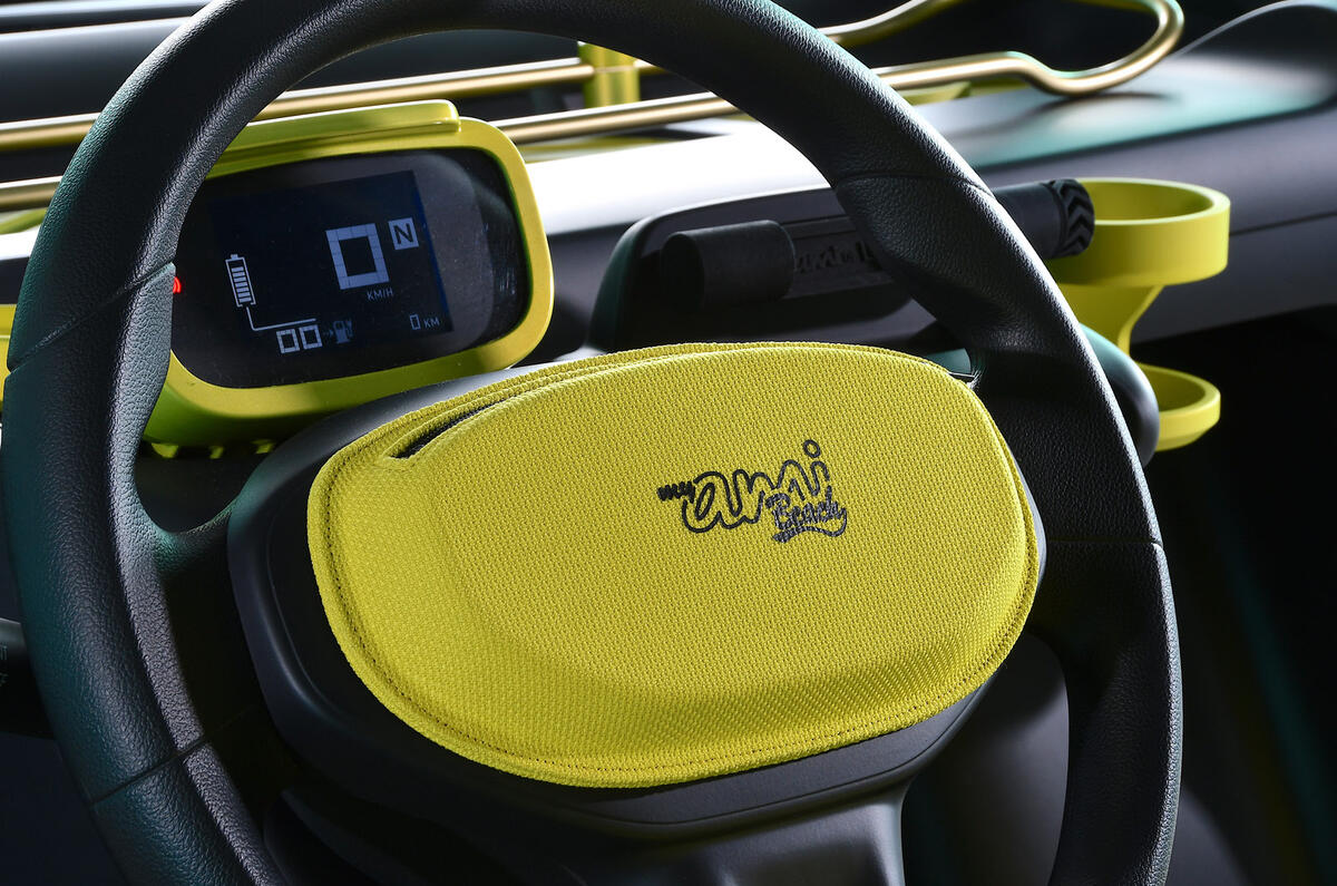 81 Citroen Ami Beach 2022 drive Autocar steering wheel 81 Citroen Ami Beach 2022 drive Autocar steering wheel
