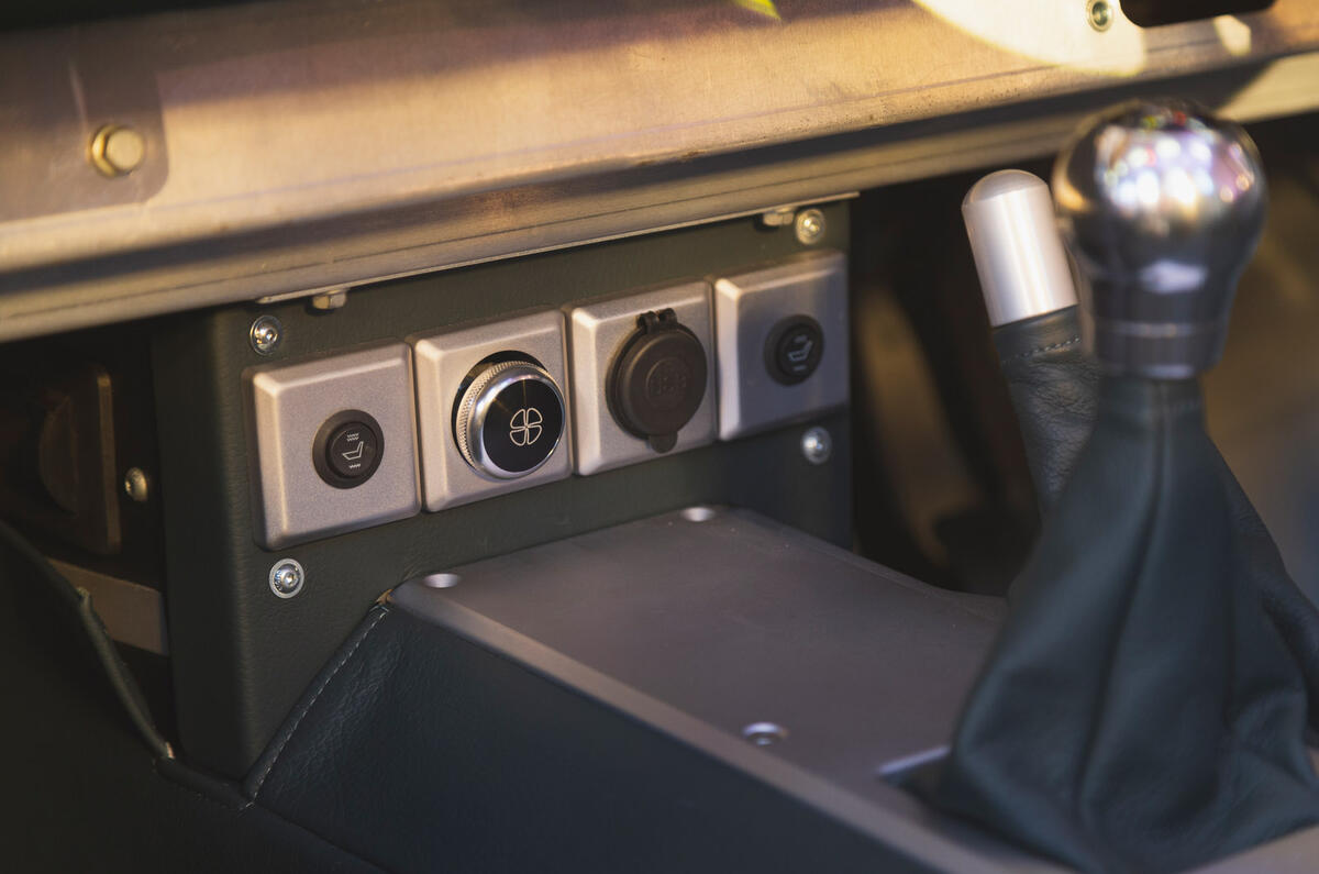 81 Morgan Super 3 2022 Autocar green climate controls 81 Morgan Super 3 2022 Autocar green climate controls