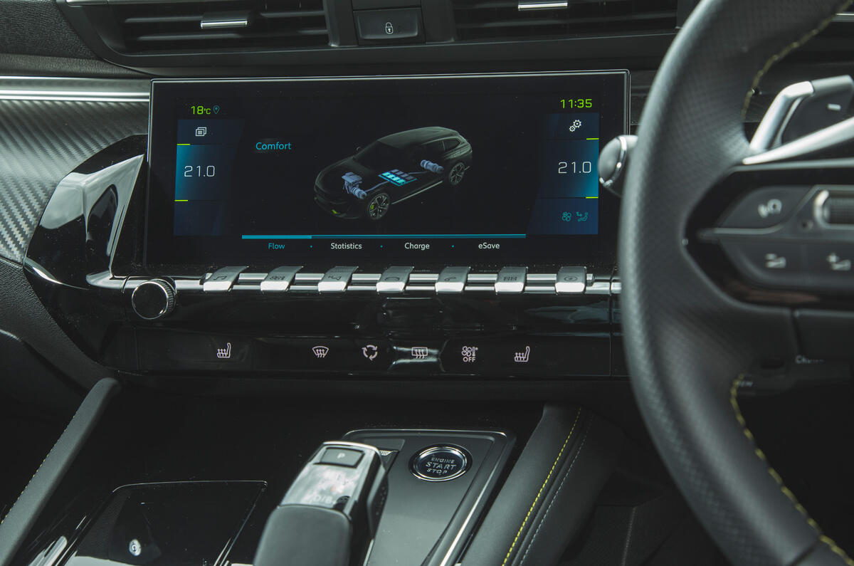 81 PHEV wagons triple test 2021 508 infotainment