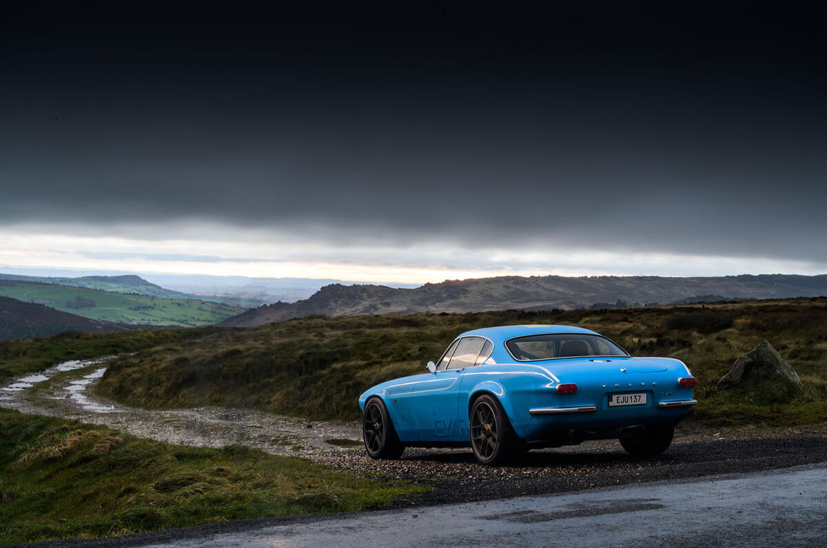 Cyan Volvo P1800 drive - static rear Cyan Volvo P1800 drive - static rear