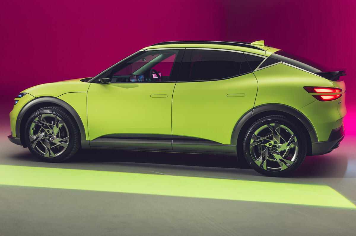 82 Genesis GV60 Autocar studio static