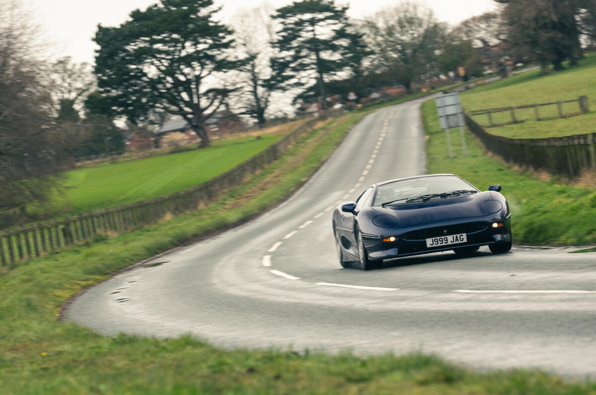 82 jaguar xj220 front panning 82 jaguar xj220 front panning