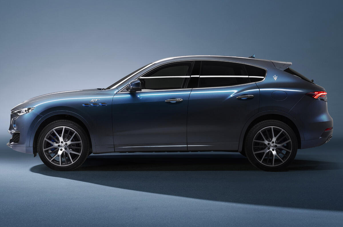 82 Maserati Levante Hybrid 2021 official images studio static side 82 Maserati Levante Hybrid 2021 official images studio static side