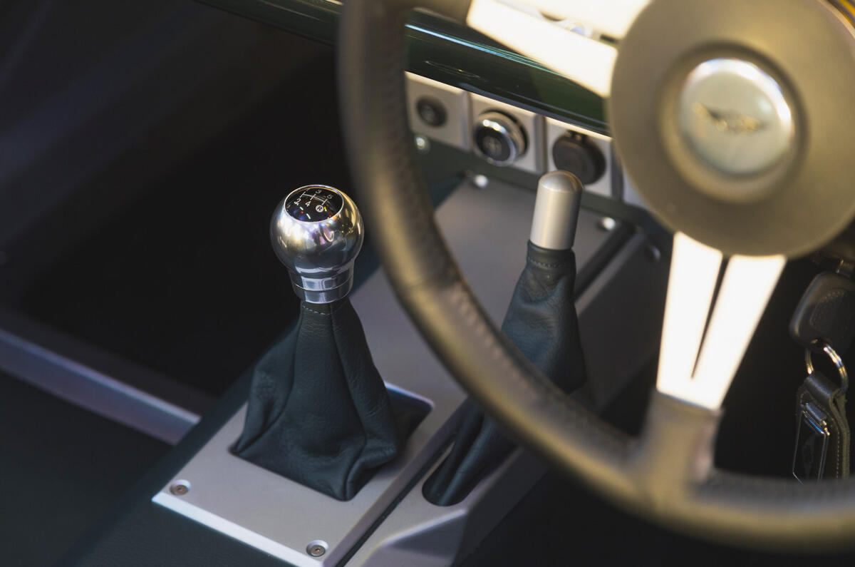 82 Morgan Super 3 2022 Autocar green gearstick 82 Morgan Super 3 2022 Autocar green gearstick
