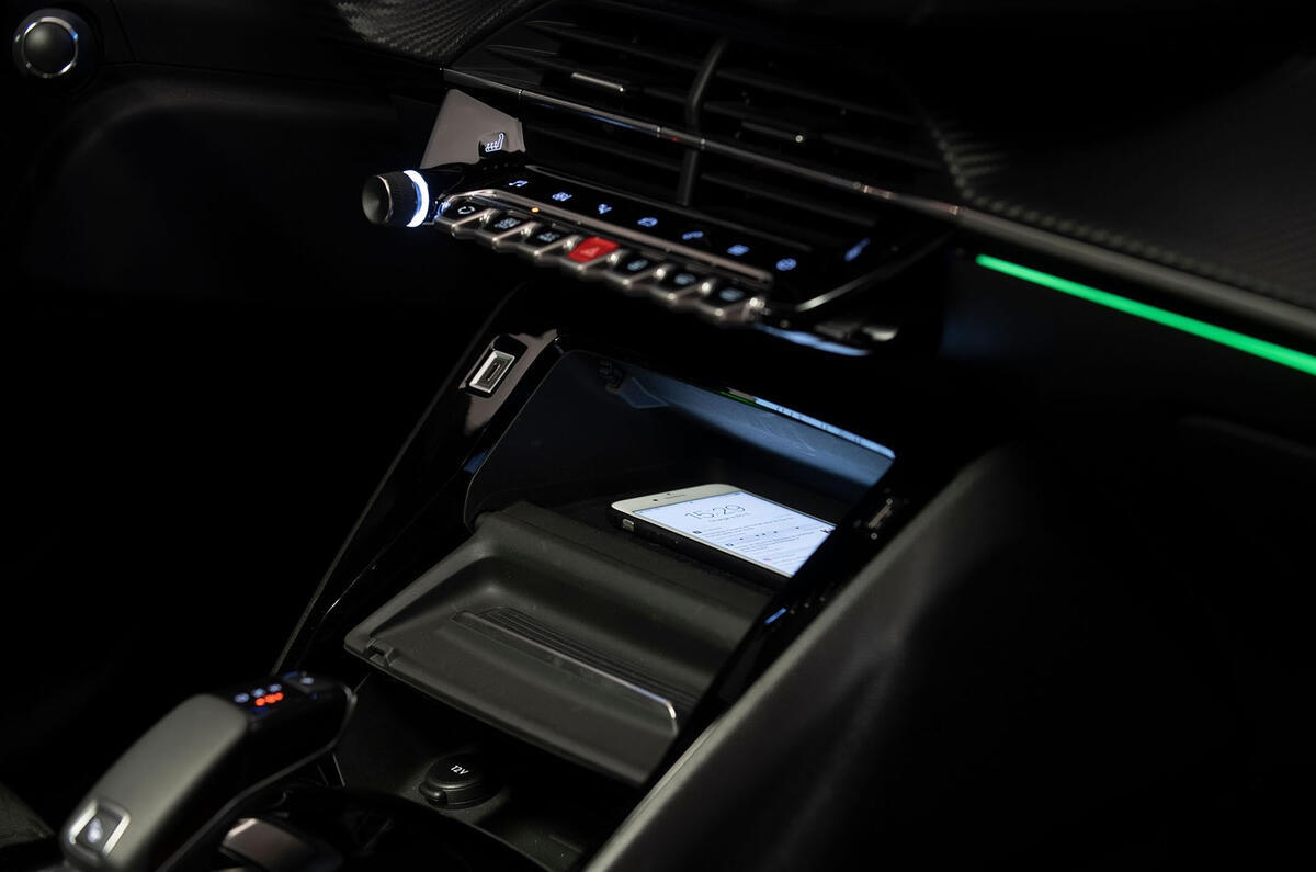 Peugeot e-2008 reveal studio - wireless phone charging
