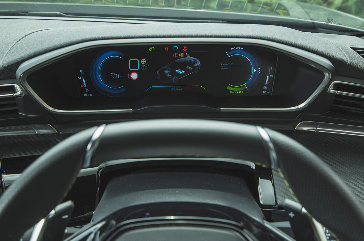 82 PHEV wagons triple test 2021 508 instruments