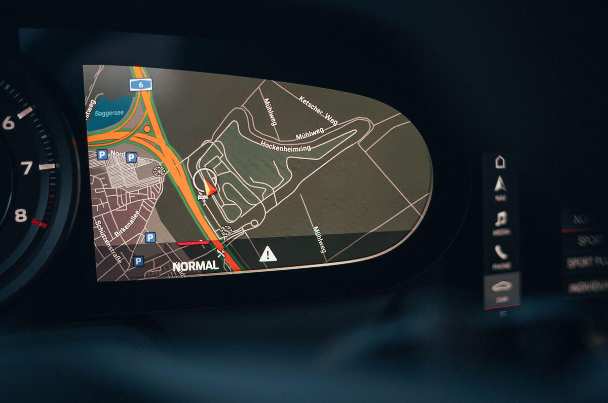 2019 Porsche 911 Carrera S track drive - satnav