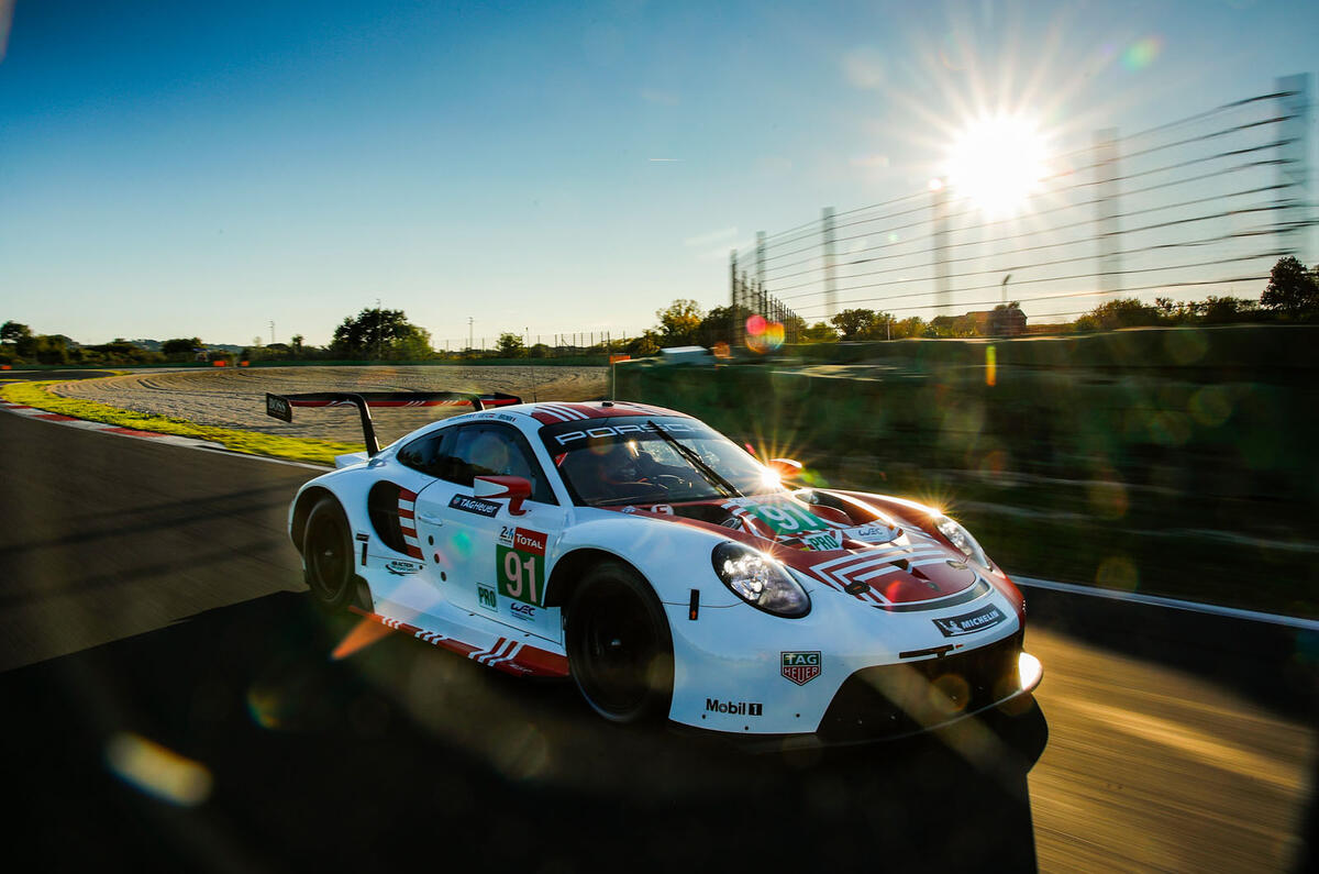 Porsche 911 RSR-19 drive - tracking Porsche 911 RSR-19 drive - tracking