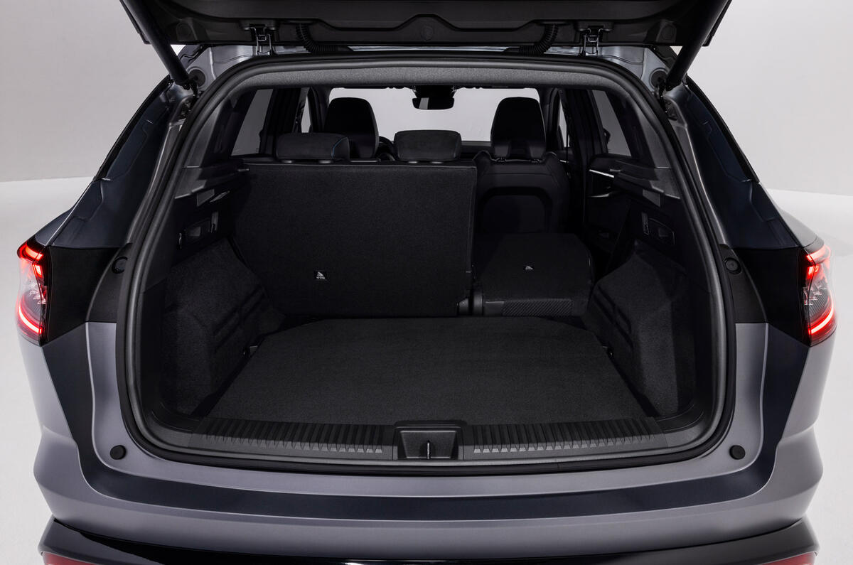 82 Renault Austral 2022 official reveal boot 82 Renault Austral 2022 official reveal boot