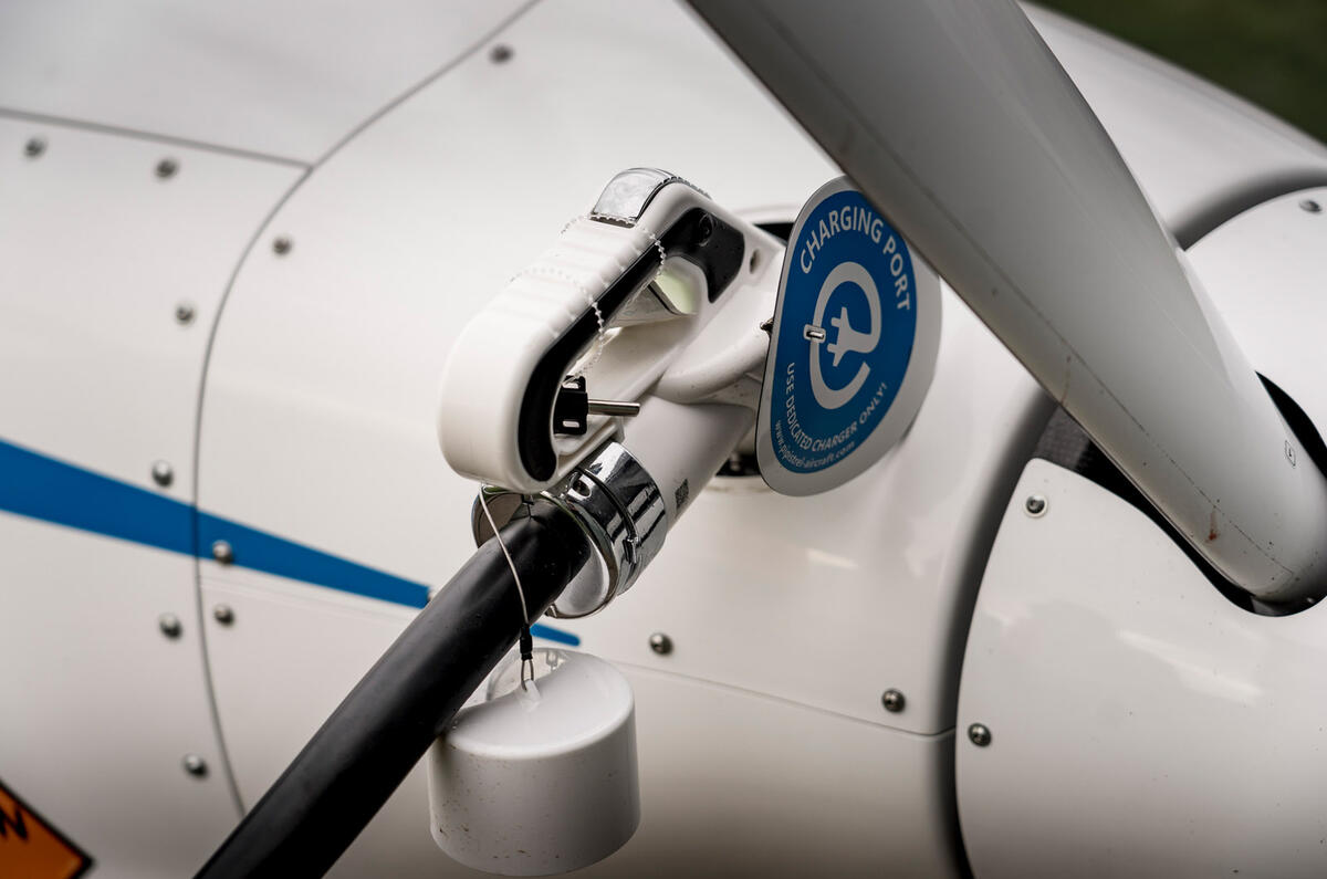 82 Skoda Enyaq vs electric plane 2022 charging 82 Skoda Enyaq vs electric plane 2022 charging
