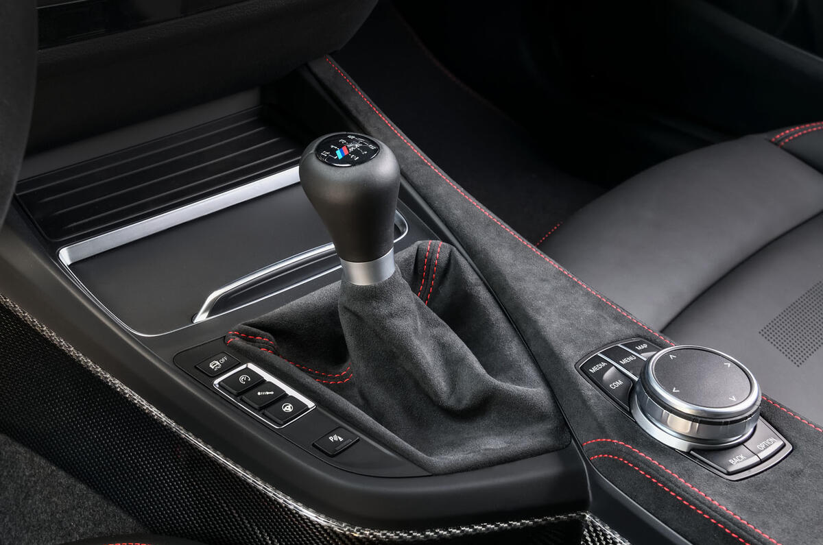 BMW CS 2020 official press images - gearstick