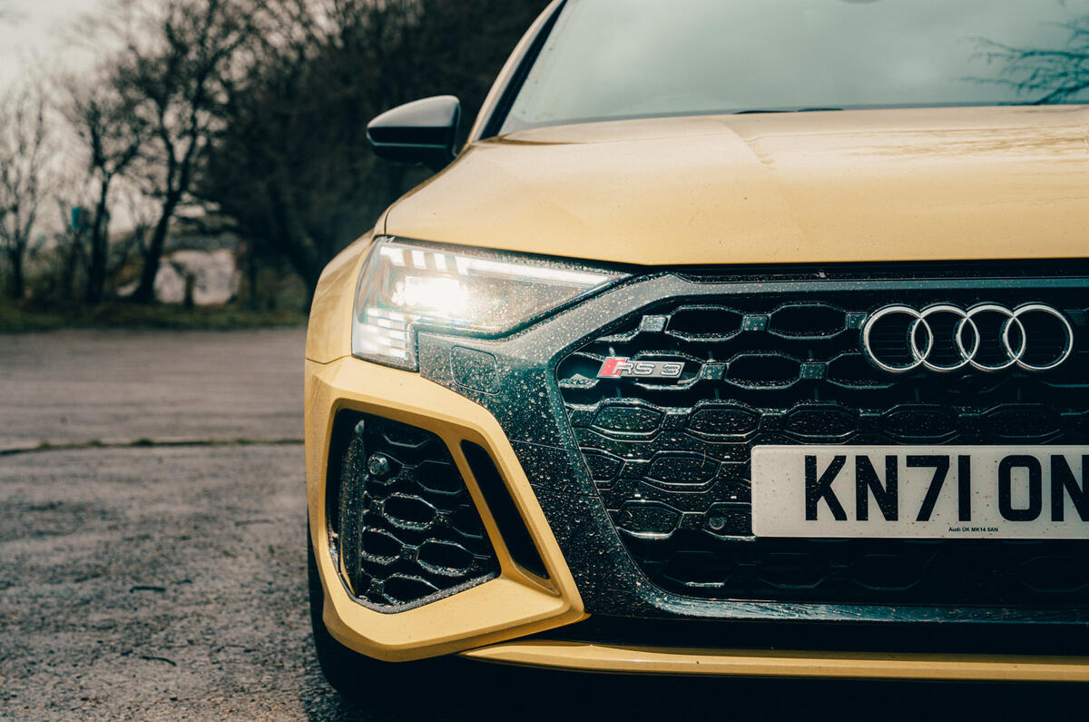 83 BMW M3 vs Audi RS3 saloon 2021 RS3 headlights