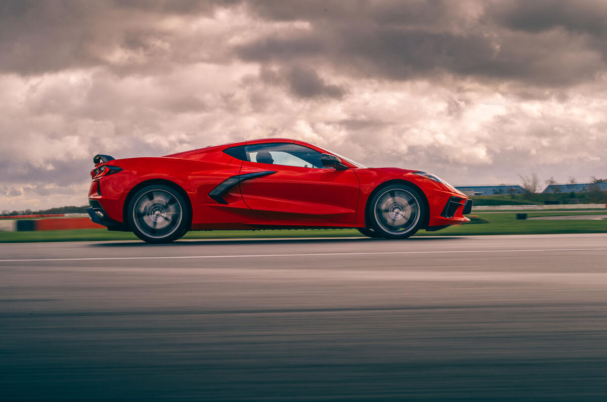 Corvette C8 vs Porsche 911 UK - Corvette track side Corvette C8 vs Porsche 911 UK - Corvette track side