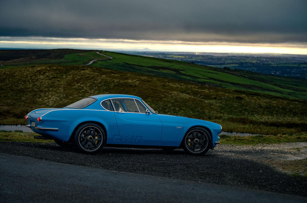 Cyan Volvo P1800 drive - static side Cyan Volvo P1800 drive - static side