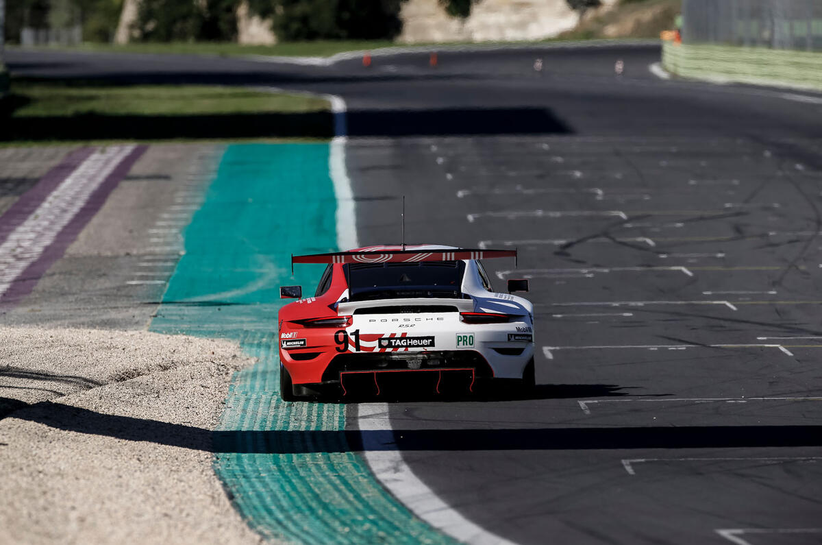 Porsche 911 RSR-19 drive - on track rear Porsche 911 RSR-19 drive - on track rear