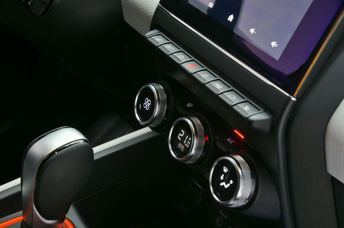 Renault Clio 2019 Autocar studio static - climate controls