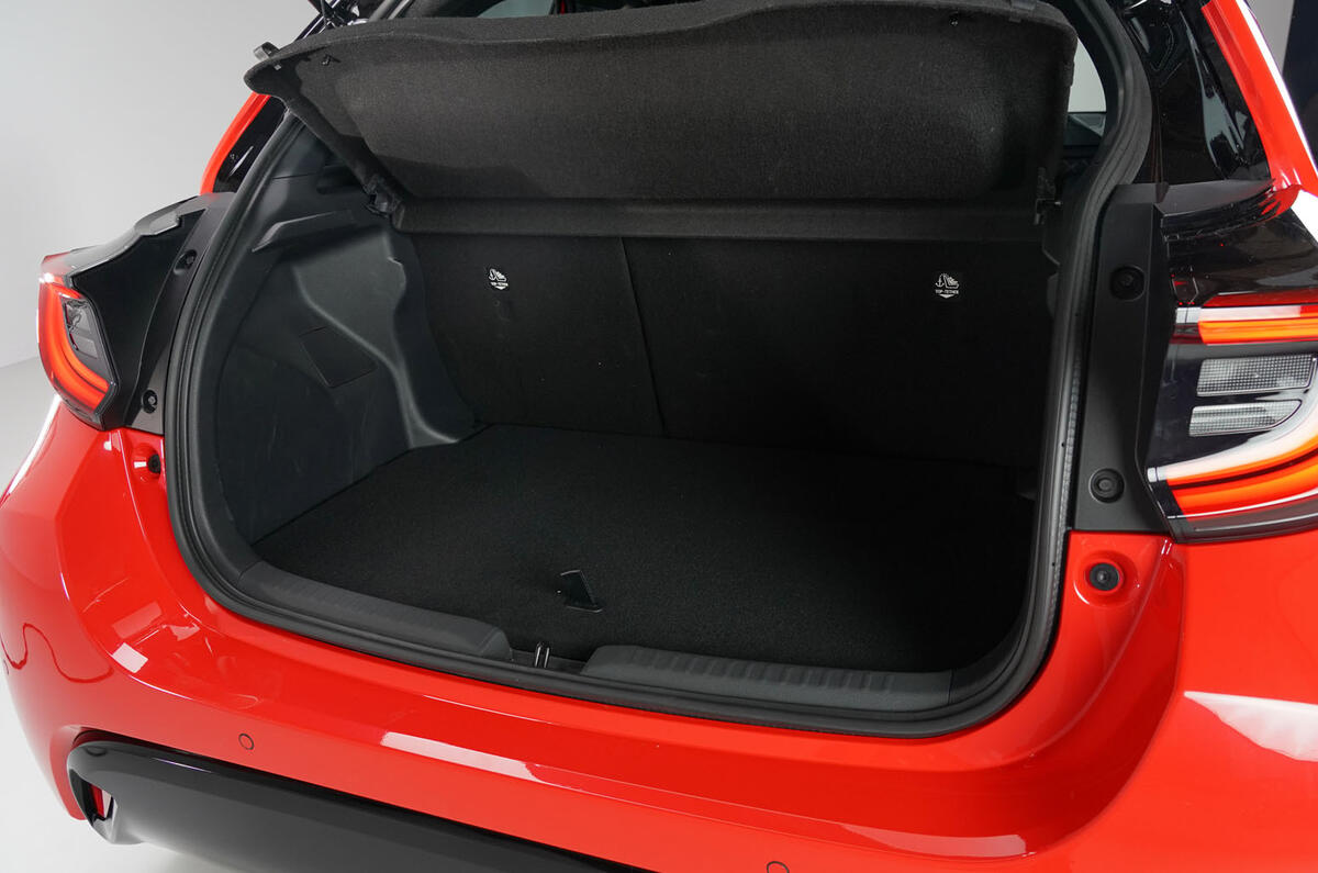 Toyota Yaris 2019 official studio - boot