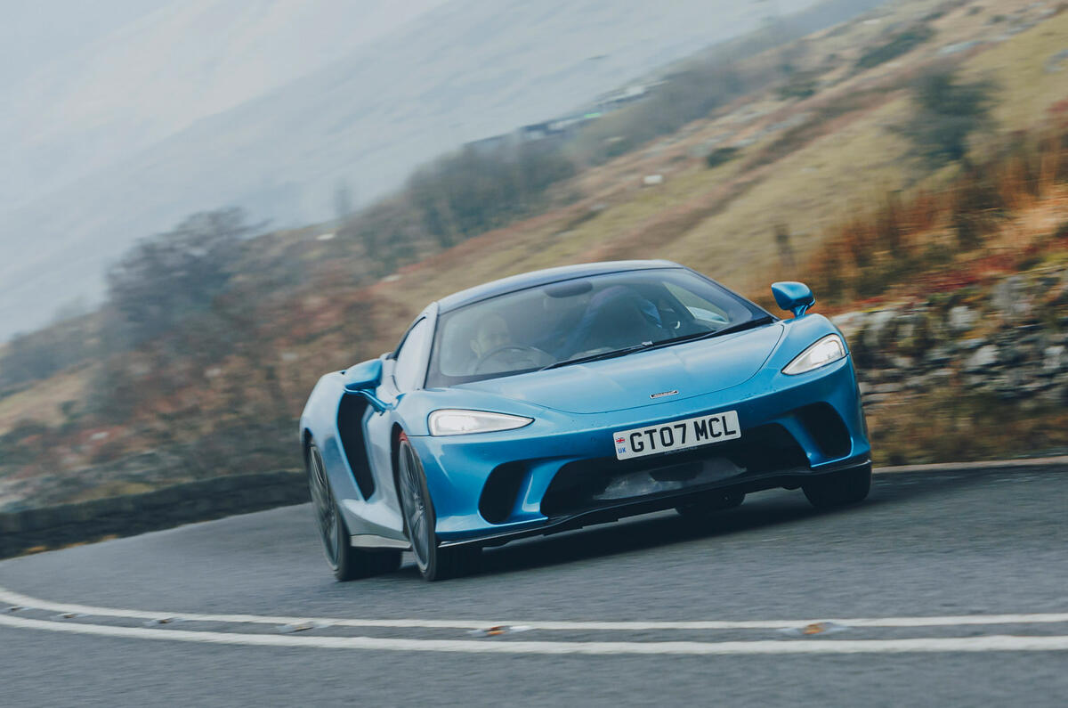 84 24hrs in McLaren GT 2022 cornering front