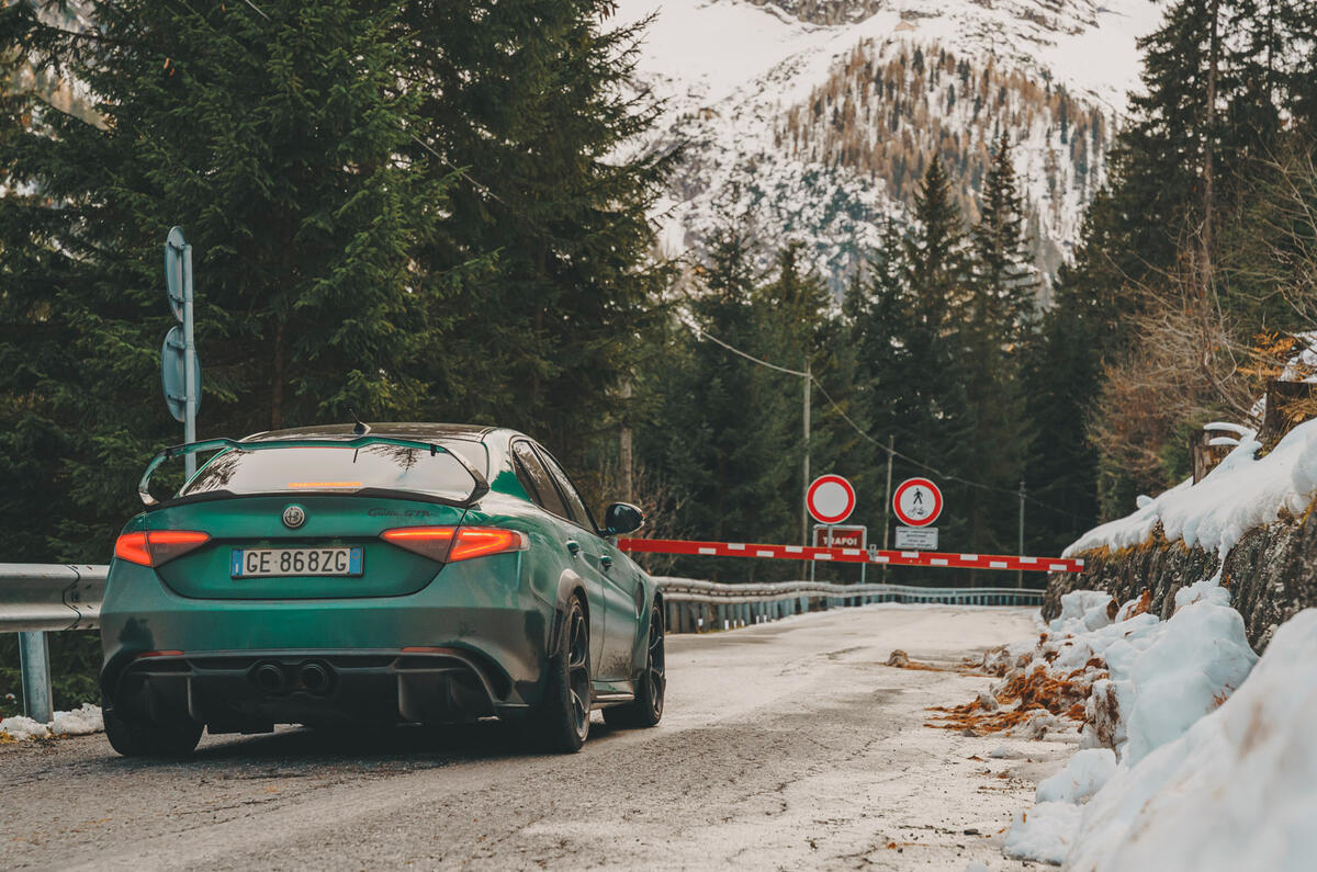 84 Alfa GTAm road trip 2022 Stelvio closed 84 Alfa GTAm road trip 2022 Stelvio closed