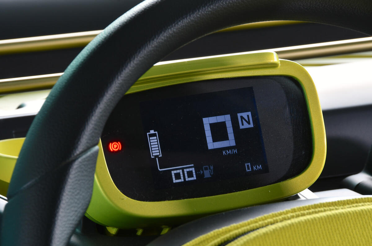 84 Citroen Ami Beach 2022 drive Autocar instruments 84 Citroen Ami Beach 2022 drive Autocar instruments