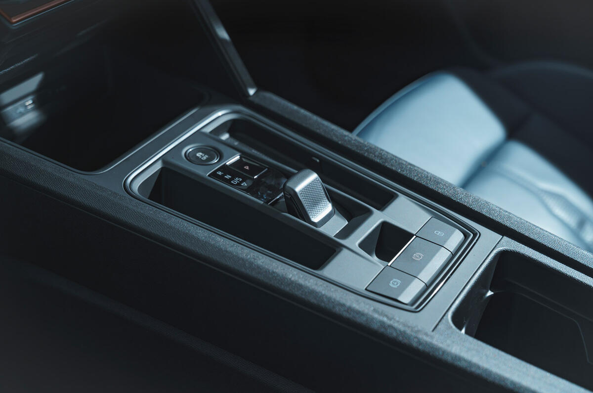 84 Cupra Formentor vs Hyundai Kona N 2022 cupra centre console 84 Cupra Formentor vs Hyundai Kona N 2022 cupra centre console