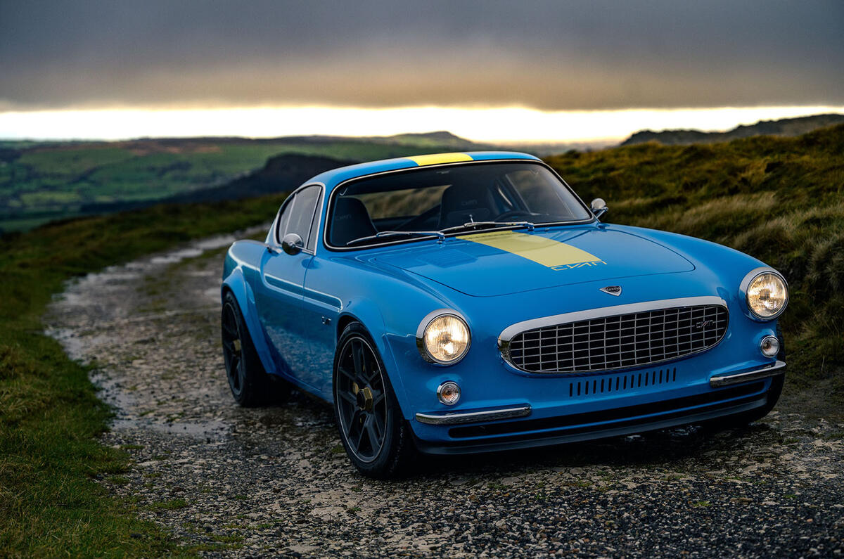 Cyan Volvo P1800 drive - static front Cyan Volvo P1800 drive - static front
