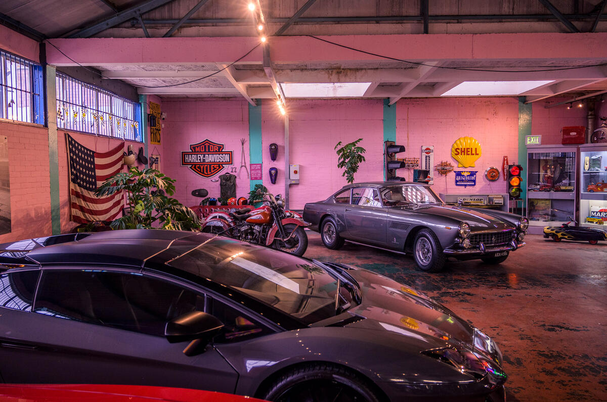 84 Duke of London Autocar visits lambo