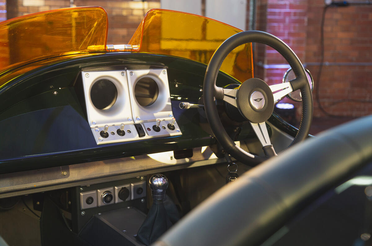84 Morgan Super 3 2022 Autocar green dashboard 84 Morgan Super 3 2022 Autocar green dashboard