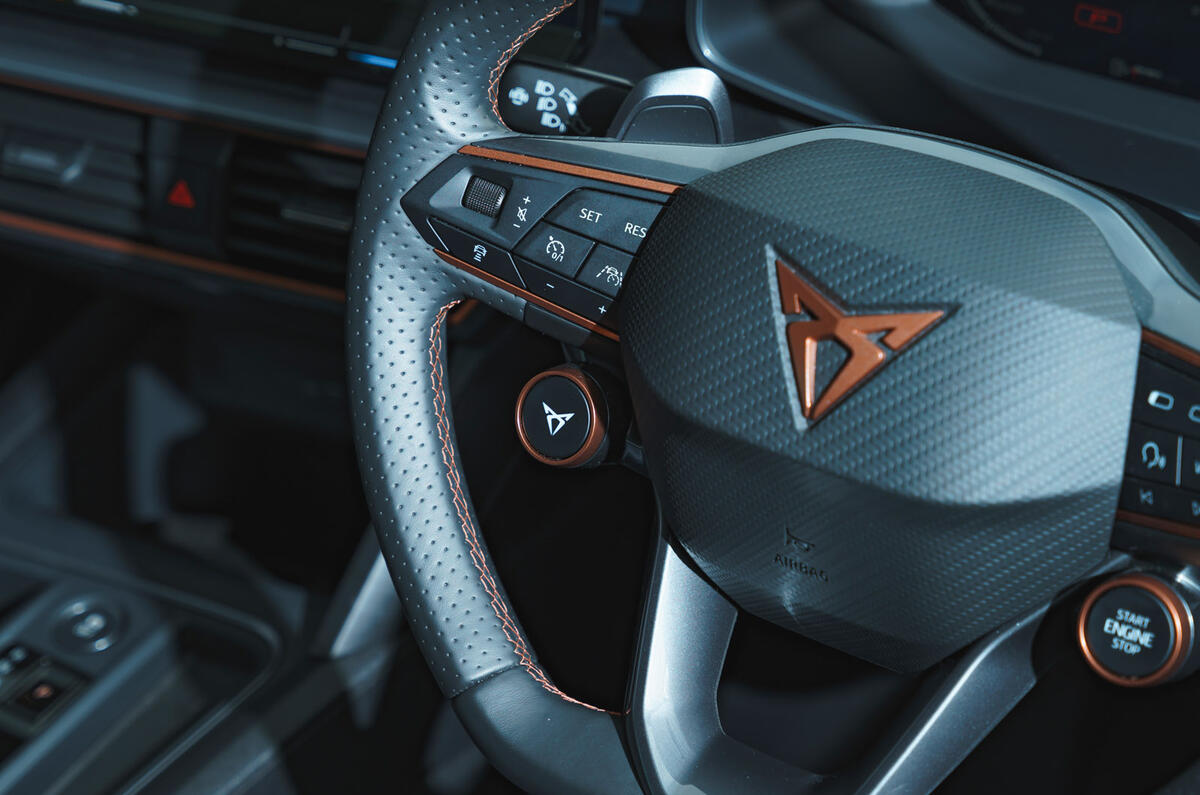 85 Cupra Formentor vs Hyundai Kona N 2022 Cupra steering wheel 85 Cupra Formentor vs Hyundai Kona N 2022 Cupra steering wheel