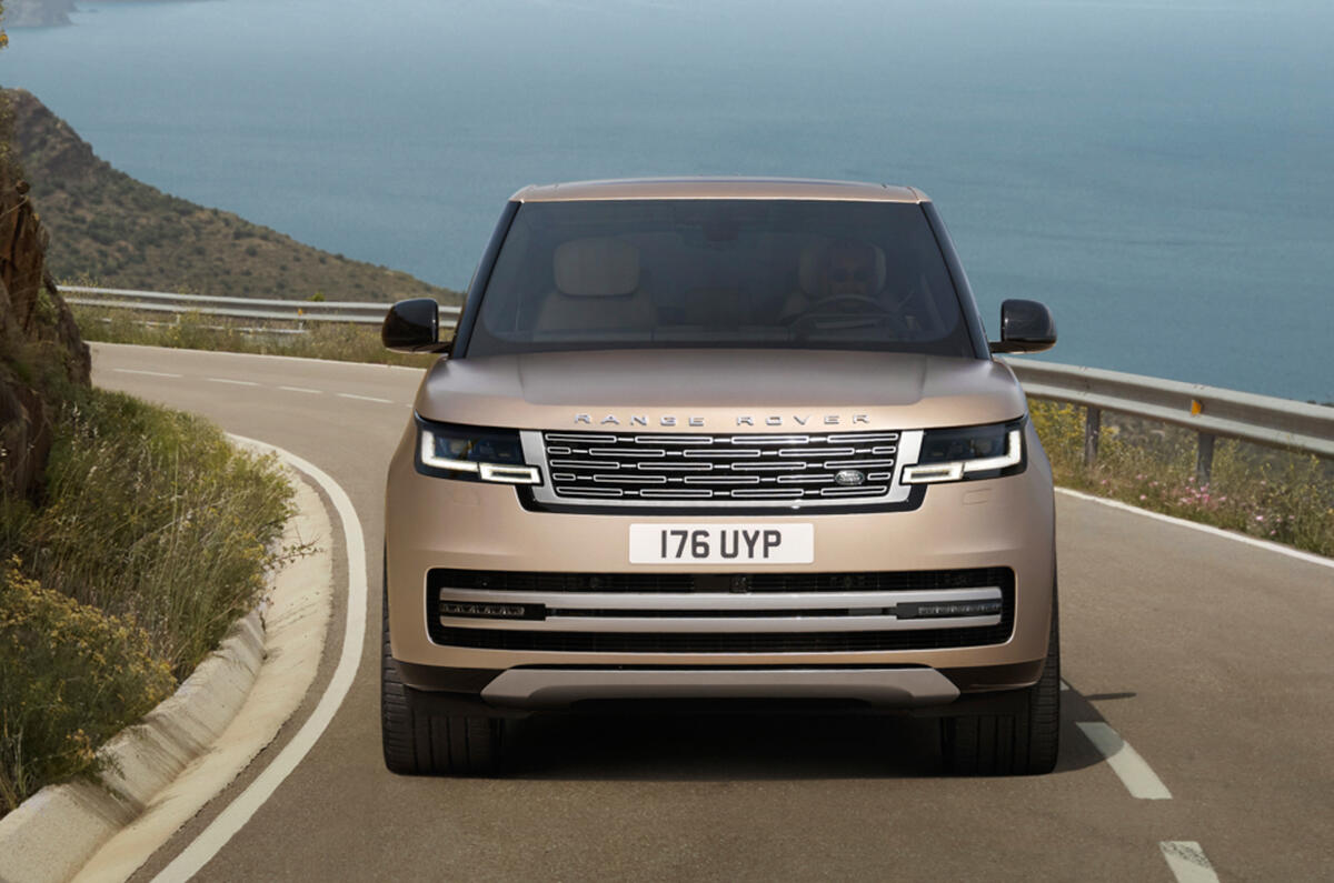 85 Land Rover Range Rover 2021 official reveal images on road nose 85 Land Rover Range Rover 2021 official reveal images on road nose