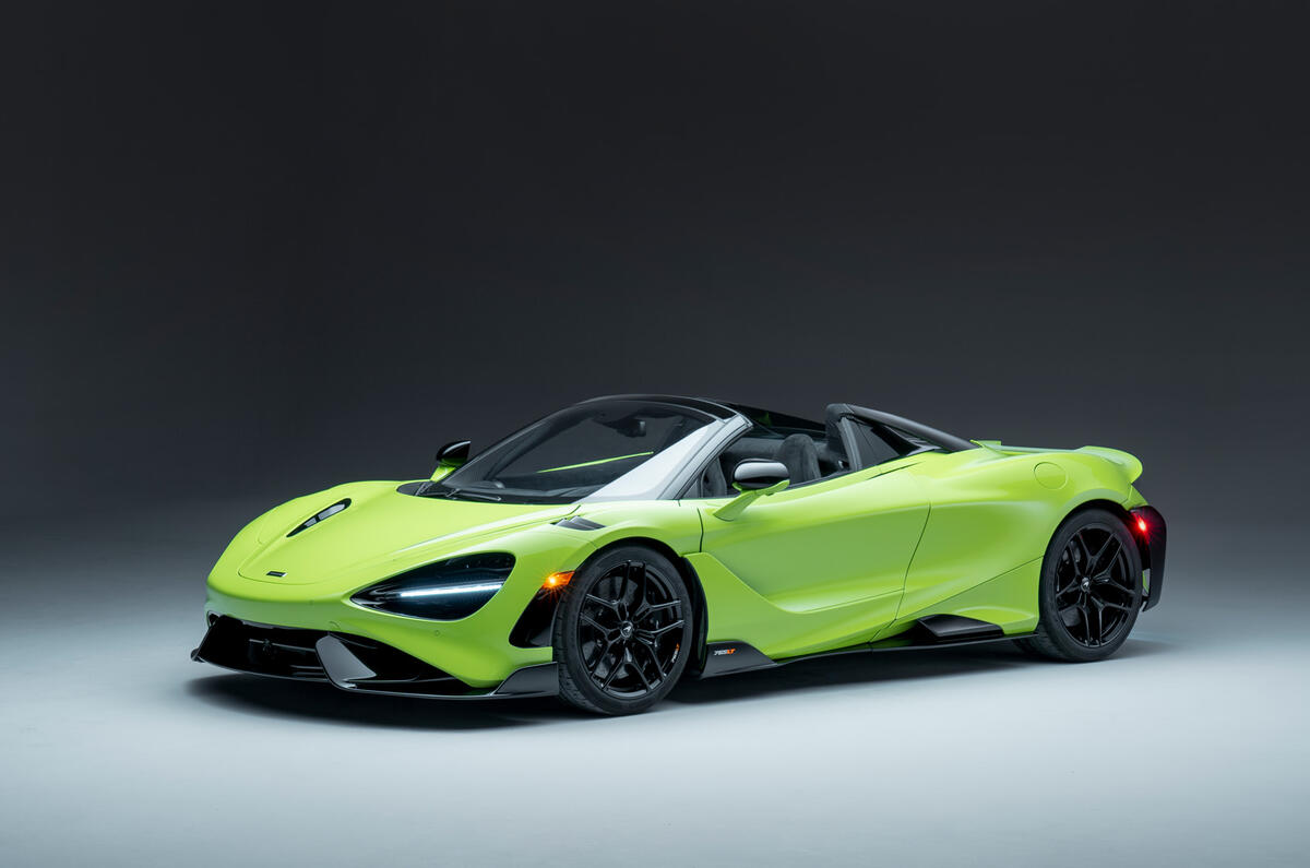 85 McLaren 765LT Spider studio static lights