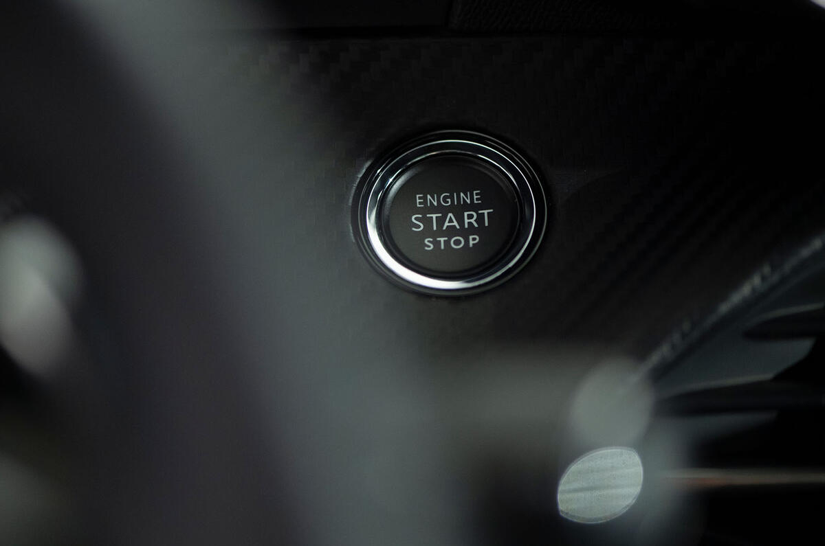 Peugeot e-2008 reveal studio - start button