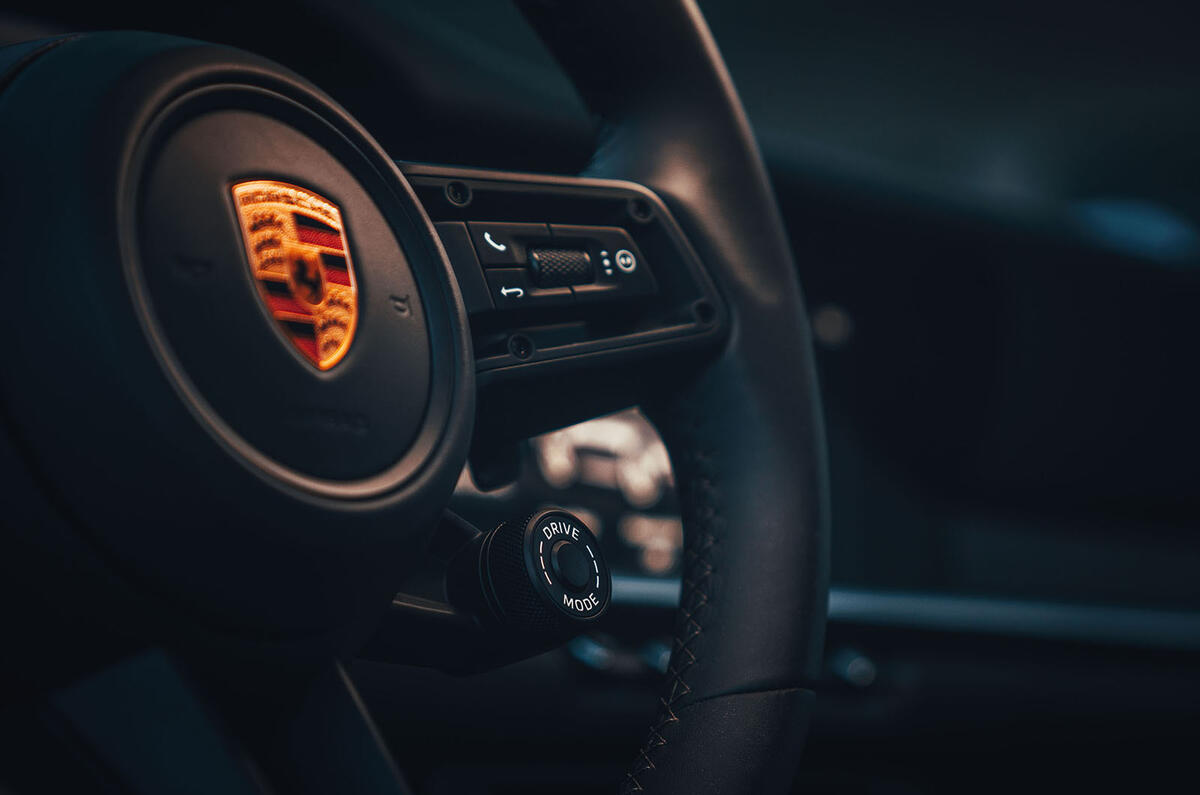 2019 Porsche 911 Carrera S track drive - wheel controls
