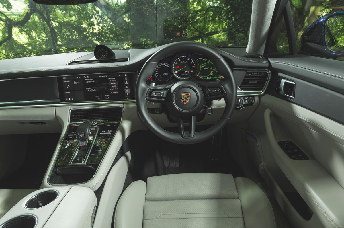 85 super estate triple test 2021 Porsche cabin 85 super estate triple test 2021 Porsche cabin