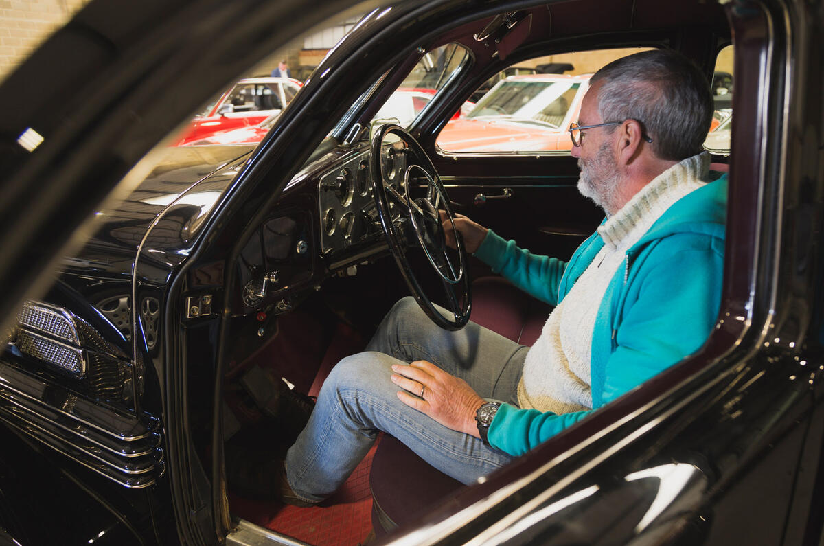 85 The Market auctioneer visit 2022 Cord interior 85 The Market auctioneer visit 2022 Cord interior