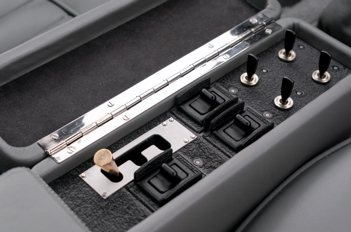 86 Aston Martin DB5 Goldfinger road test 2021 centre console 86 Aston Martin DB5 Goldfinger road test 2021 centre console