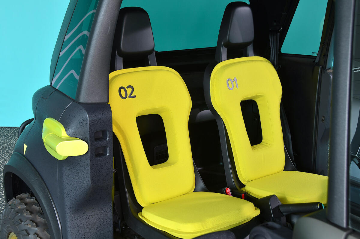 86 Citroen Ami Beach 2022 drive Autocar seats 86 Citroen Ami Beach 2022 drive Autocar seats