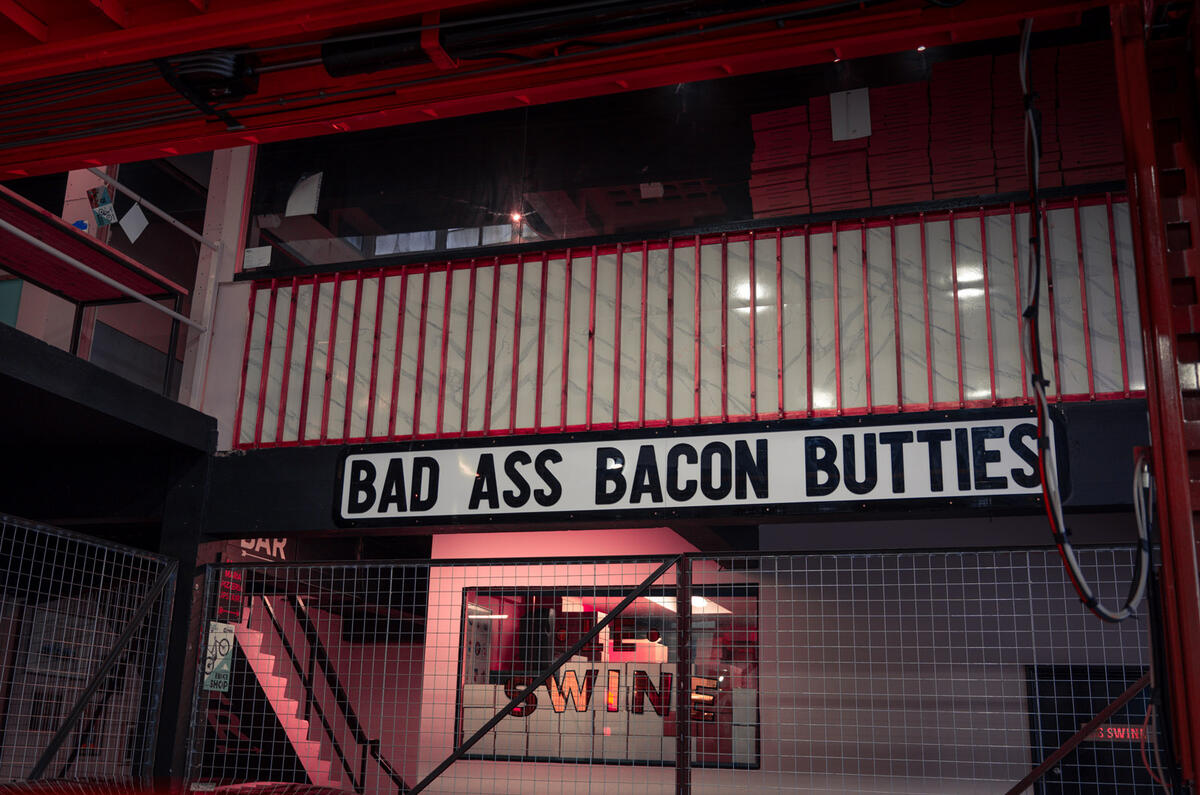 86 Duke of London Autocar visits bacon