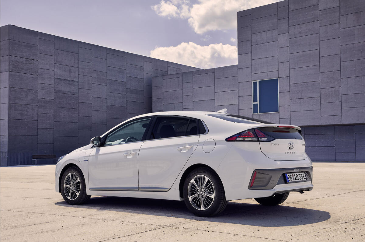 Hyundai Ioniq 2019 facelift official press - PHEV rear