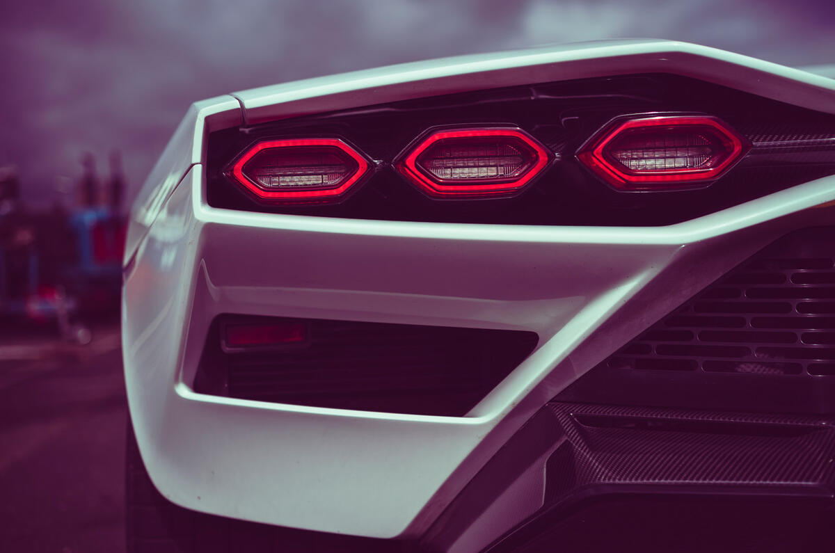 86 lamborghini countach 2022 rear lights 86 lamborghini countach 2022 rear lights