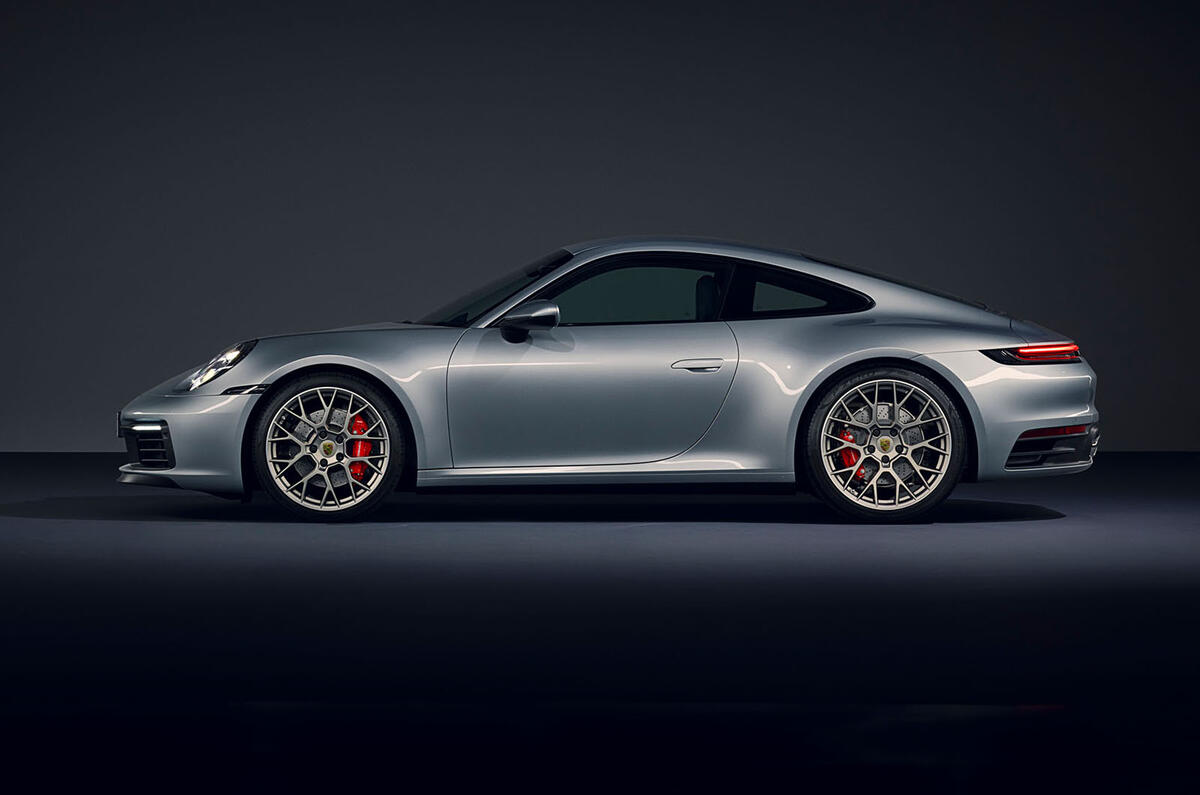 2019 Porsche 911 official reveal - studio side