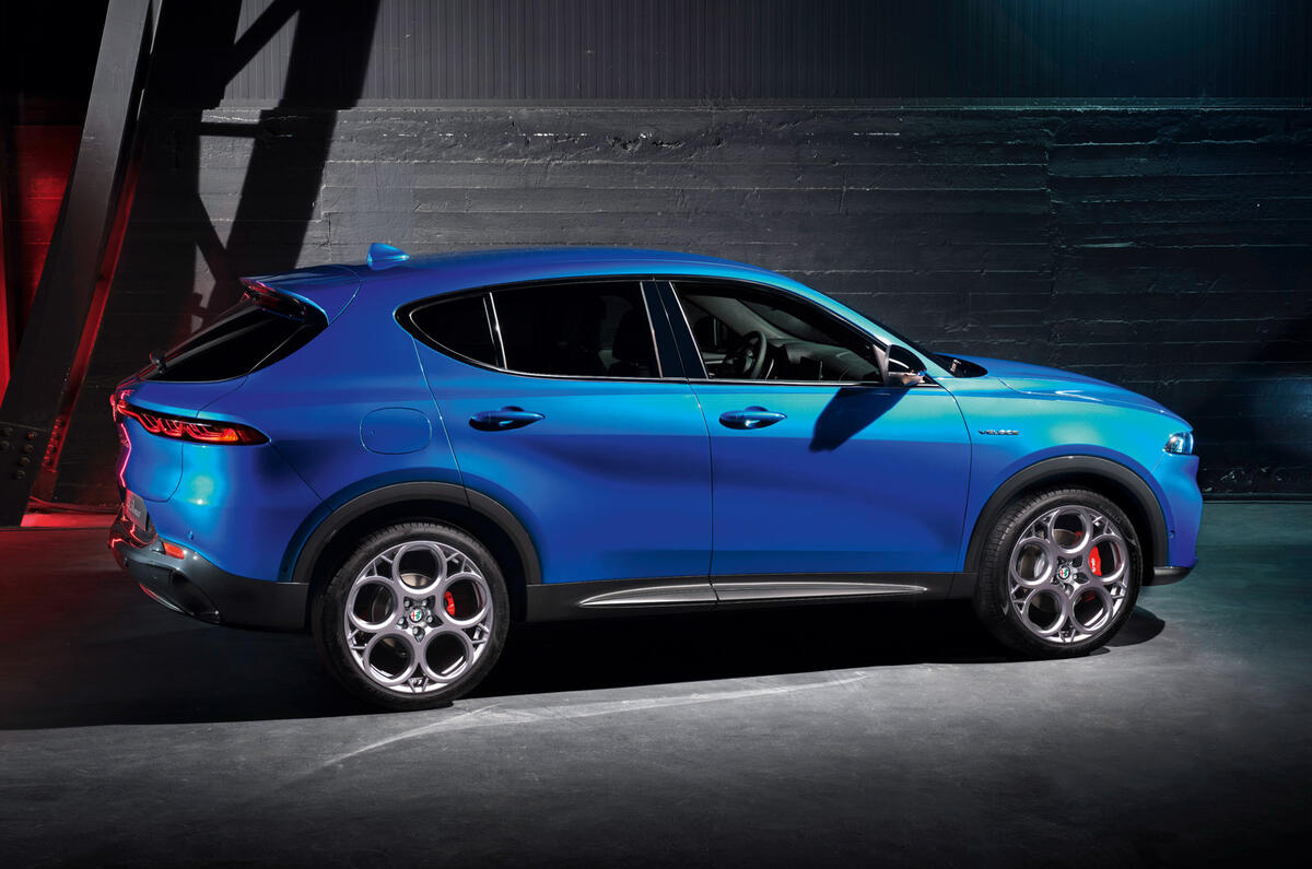 87 Alfa Romeo Tonale reveal 2022 side 87 Alfa Romeo Tonale reveal 2022 side