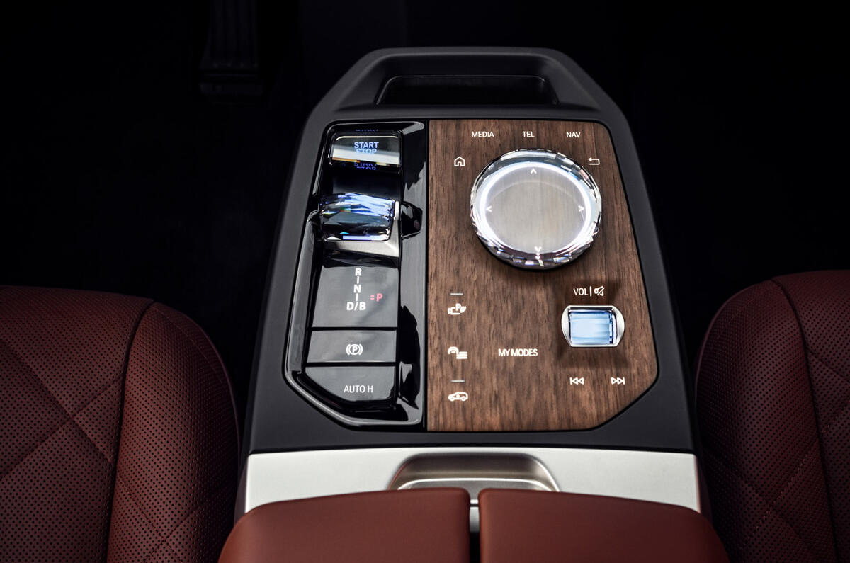 87 BMW i Drive 8th generation official images centre console