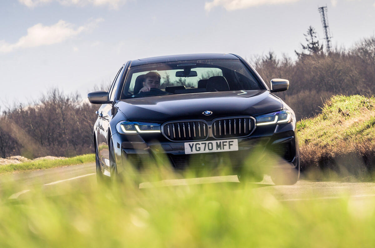 87 bmw m550i vs mercedes amg e53 2021 twin test BMW on road front 87 bmw m550i vs mercedes amg e53 2021 twin test BMW on road front