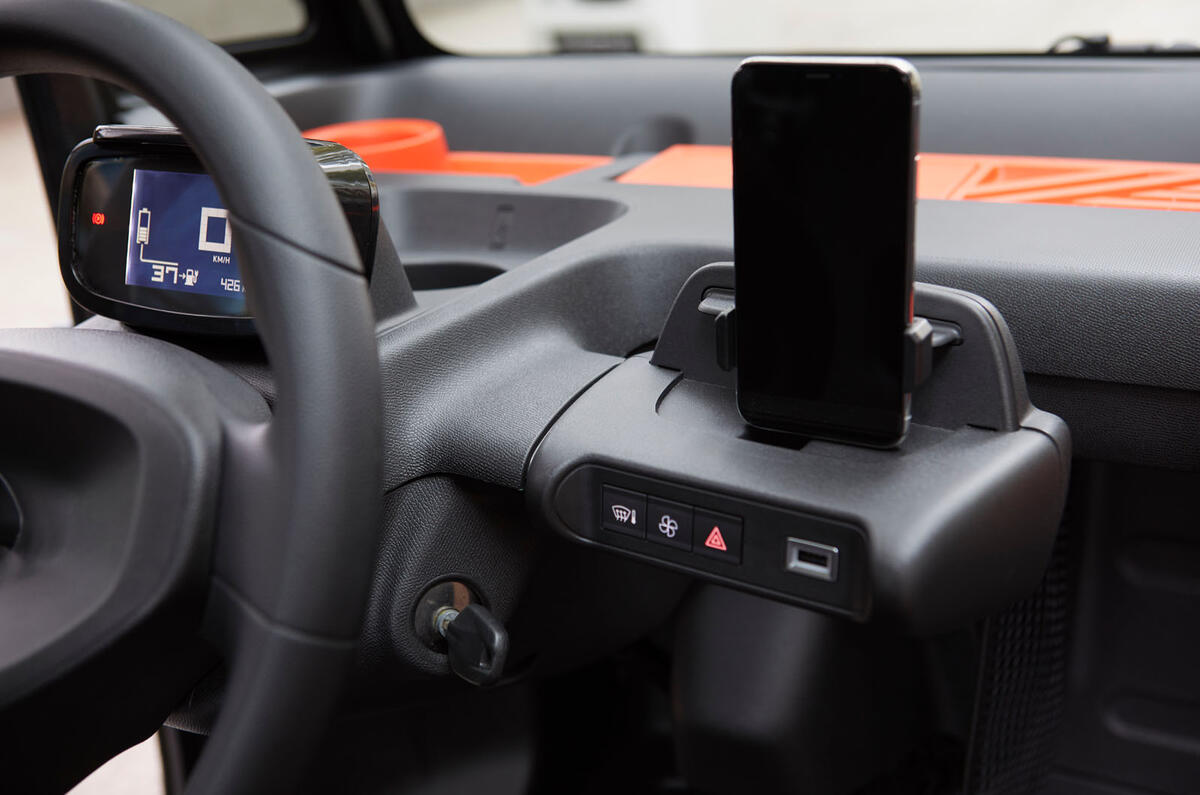 Citroen Ami (LHD) 2020 UK first drive review - infotainment