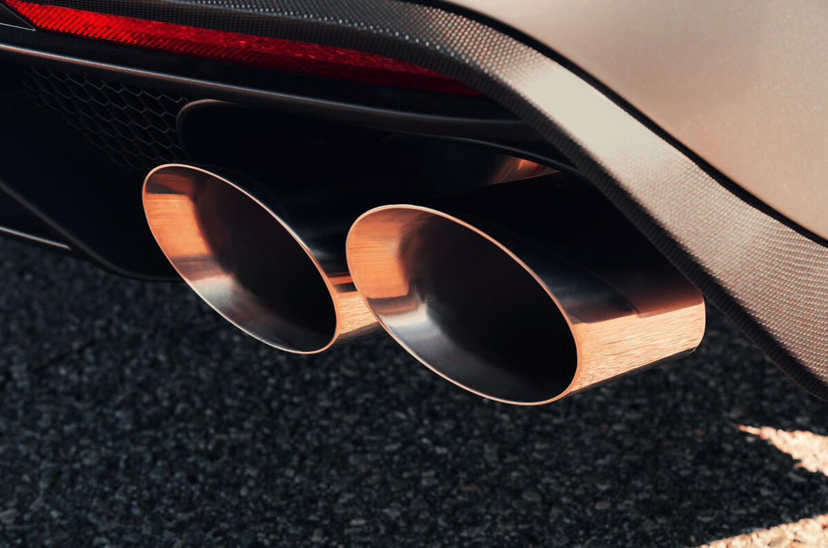 Ford Shelby Mustang GT500 official reveal - exhausts