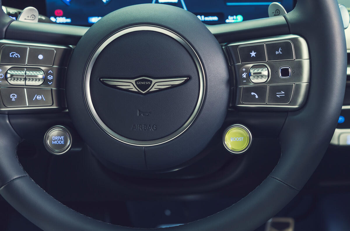 87 Genesis GV60 Autocar studio static steering wheel